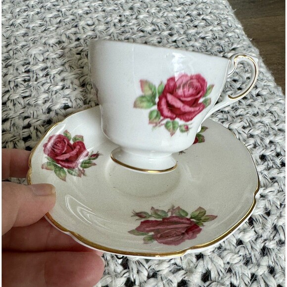 Vintage RARE Paragon Double Mark Warranty Floating Rose Tea Cup And Saucer Set - Picture 8 of 8